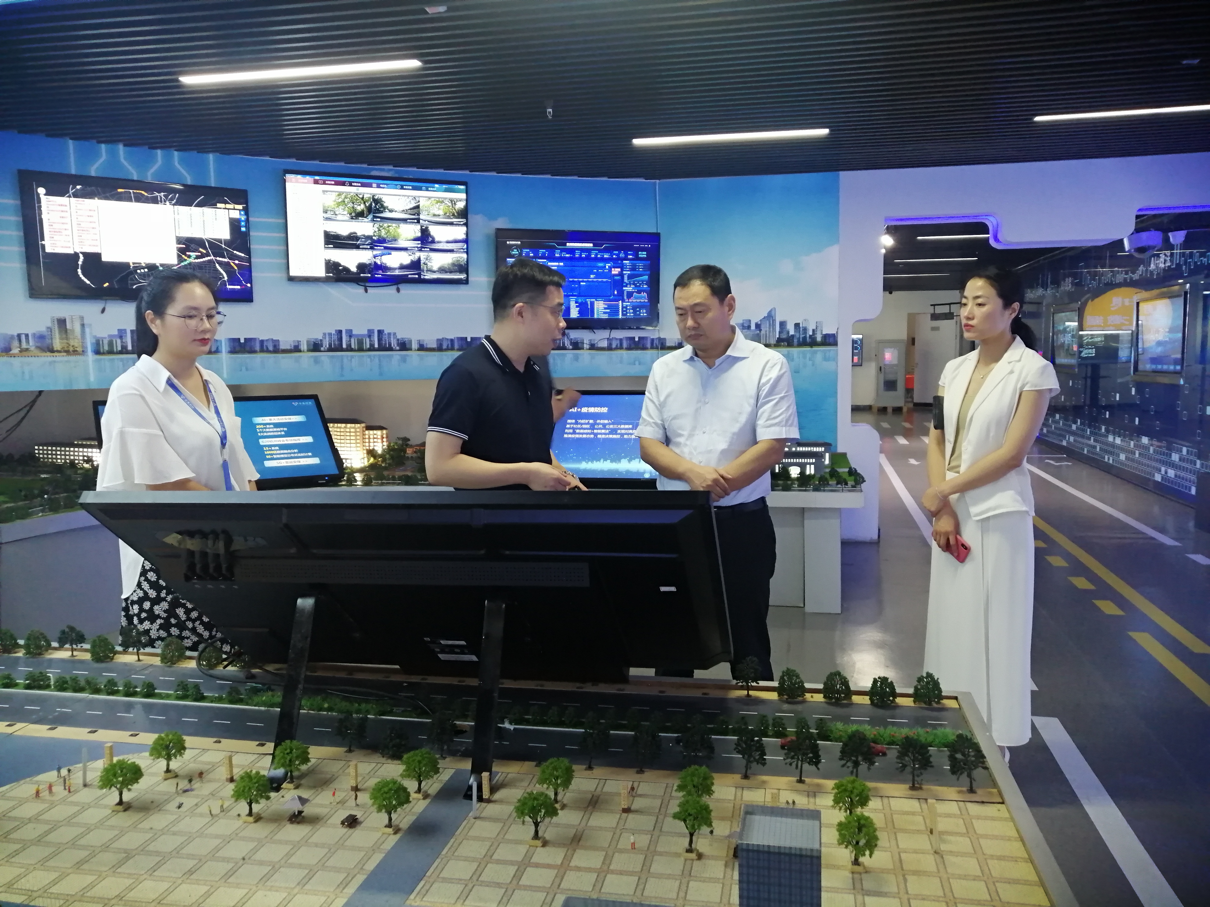 數(shù)字大連進(jìn)行時(shí)｜遼寧省大連市金普新區(qū)領(lǐng)導(dǎo)參觀調(diào)研中奧科技！